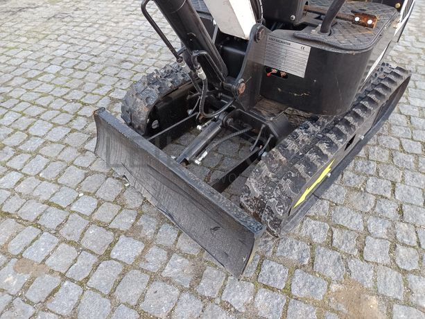 Mini Giratória Colt · Ano 2024