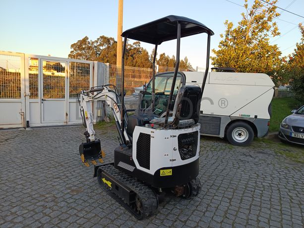 Mini Giratória Colt · Ano 2024