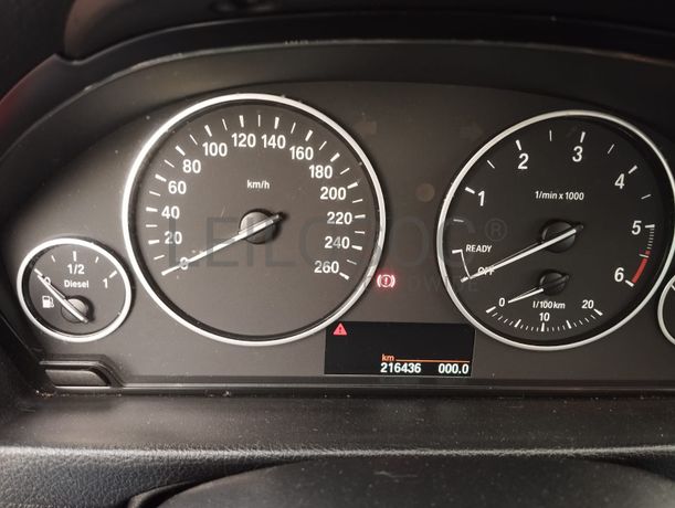 BMW 318 D · Ano 2013