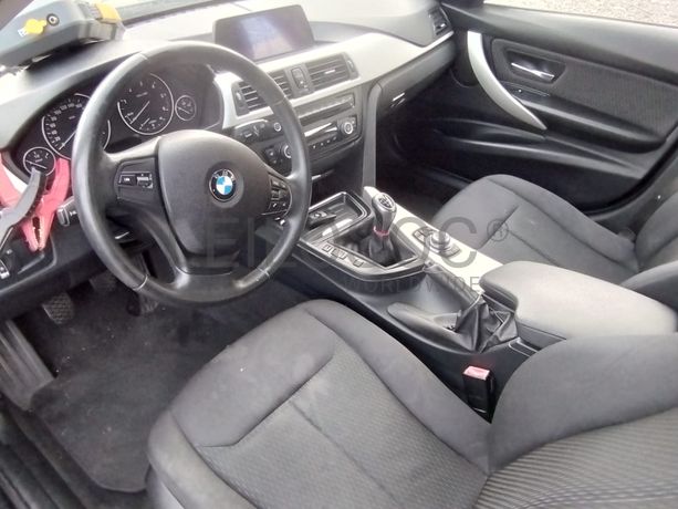 BMW 318 D · Ano 2013