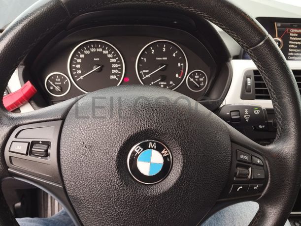 BMW 318 D · Ano 2013