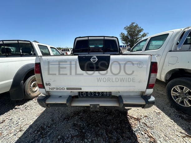 NISSAN HARDBODY 4WD DC