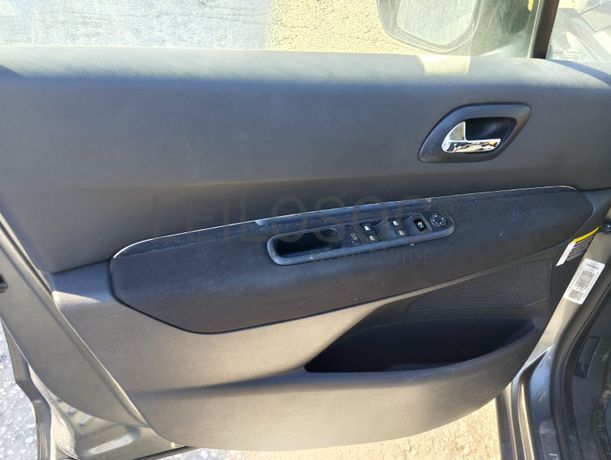 Peugeot 5008 · Ano 2011