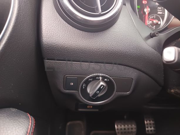 Mercedes-Benz 220 CDI · Ano 2016