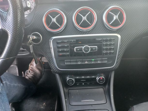 Mercedes-Benz A 180 · Ano 2014