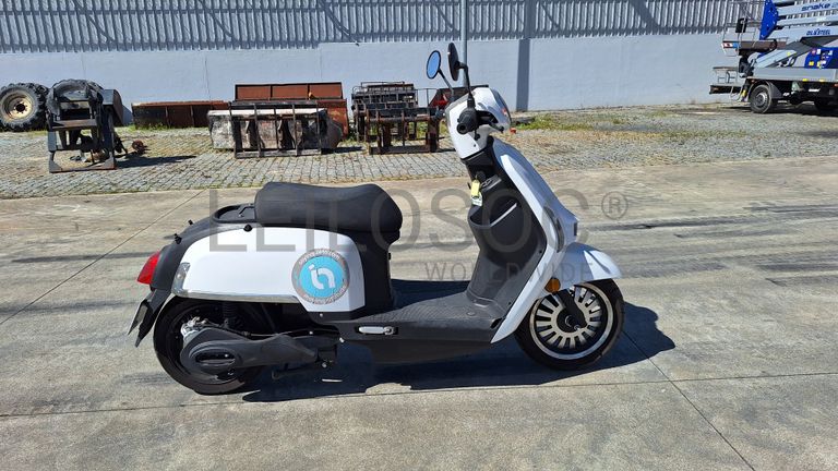 LVNENG Electric Motors Delivery D80 · Ano 2022