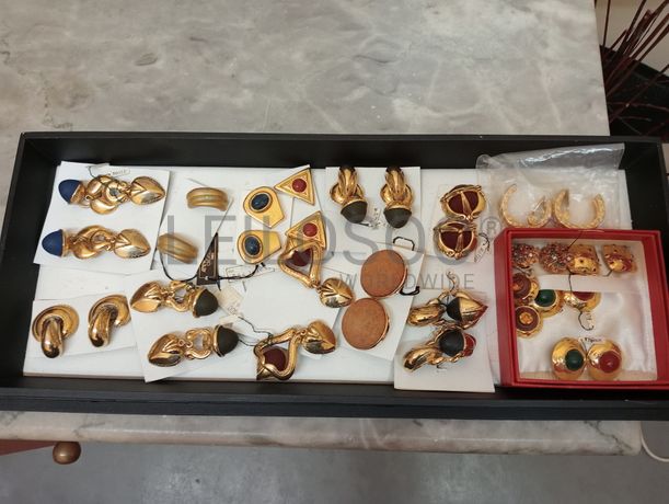 Produtos de Estética e Perfumaria · Bijuteria