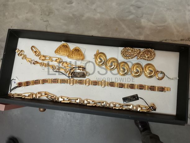 Produtos de Estética e Perfumaria · Bijuteria