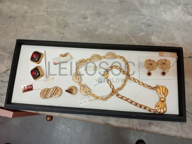 Produtos de Estética e Perfumaria · Bijuteria