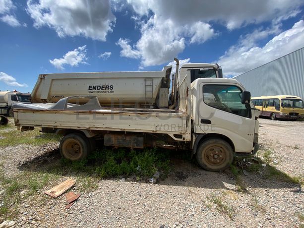 Ligeiro de Mercadorias TOYOTA HINO 300