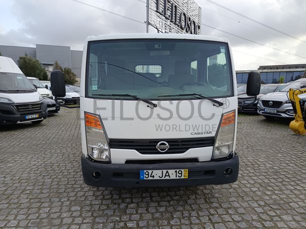 Nissan Cabstar · Ano 2010 · 6 Lugares