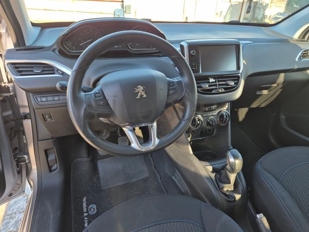 Peugeot 208 · Ano 2019