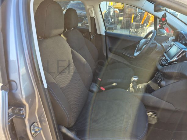 Peugeot 208 · Ano 2019