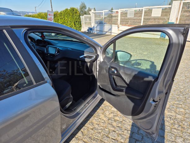 Peugeot 208 · Ano 2019