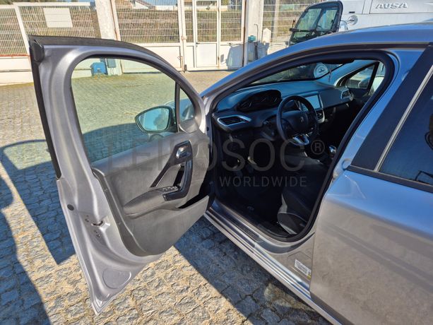 Peugeot 208 · Ano 2019