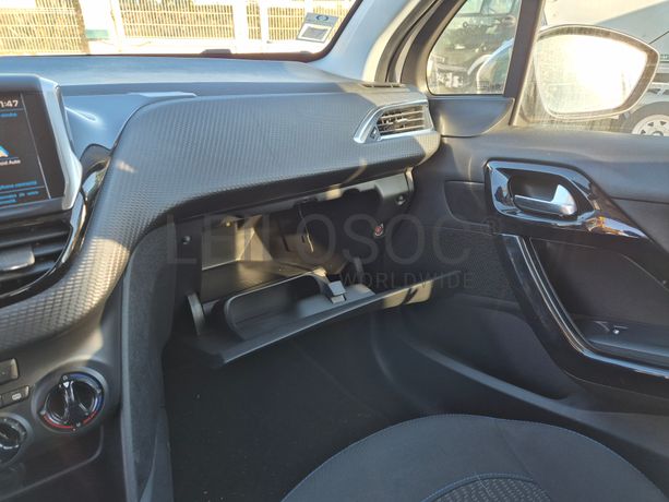 Peugeot 208 · Ano 2019