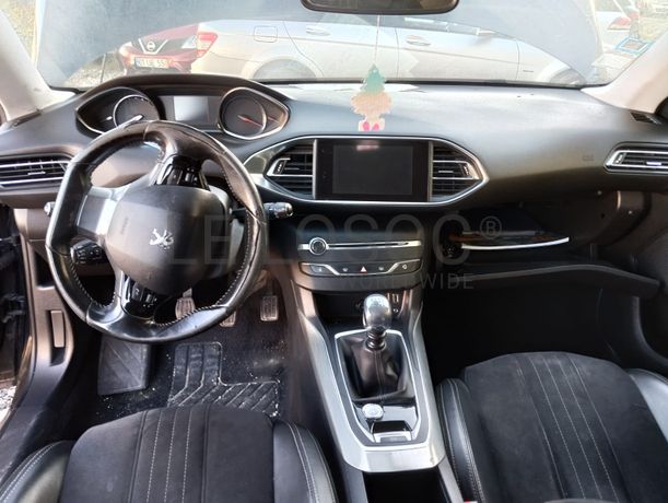 Peugeot 308 · Ano 2015