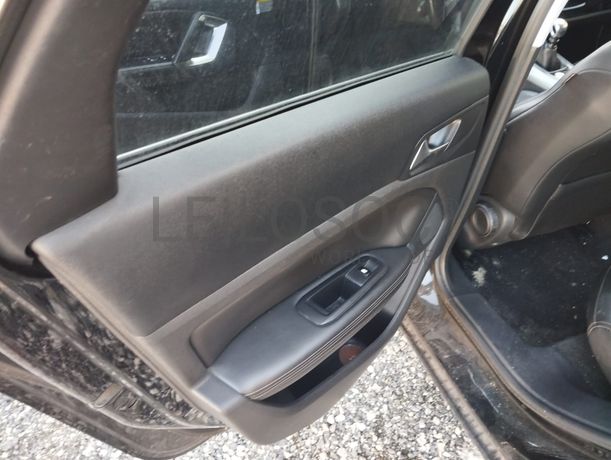 Peugeot 308 · Ano 2015