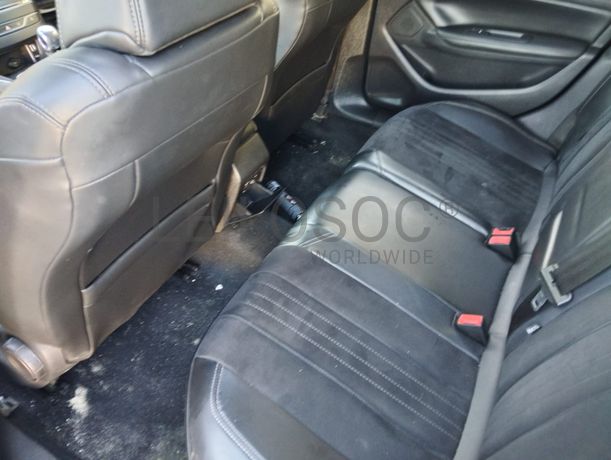 Peugeot 308 · Ano 2015