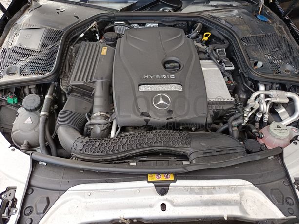 Mercedes-Benz C350e · Ano 2016
