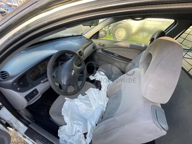 Nissan Almera · Ano 2001