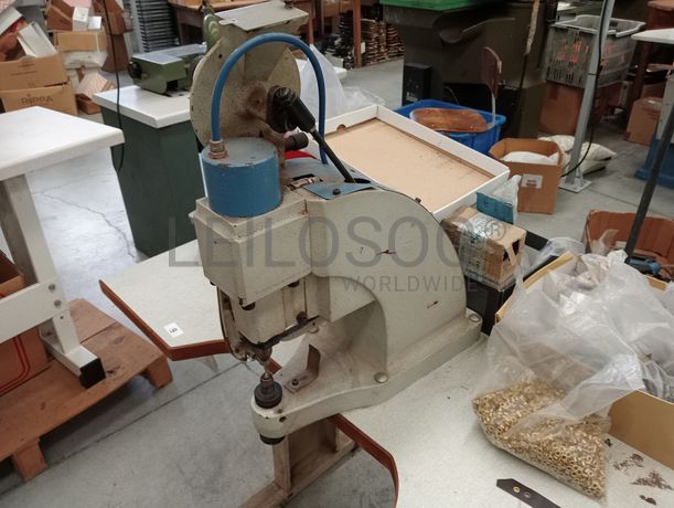 Máquina de pregar ilhós