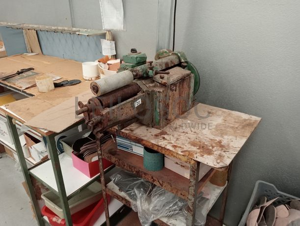 Máquina para colar palmilhas