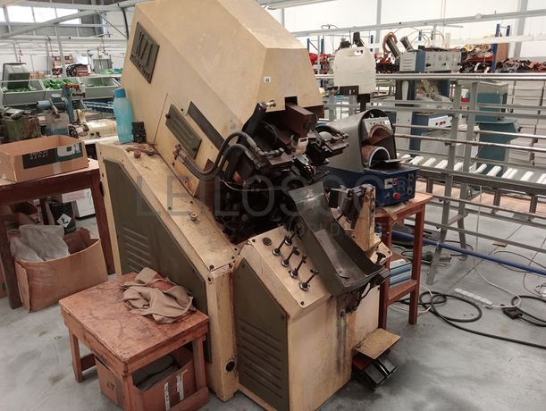 Máquina de montar bicos