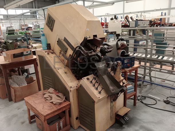 Máquina de montar bicos