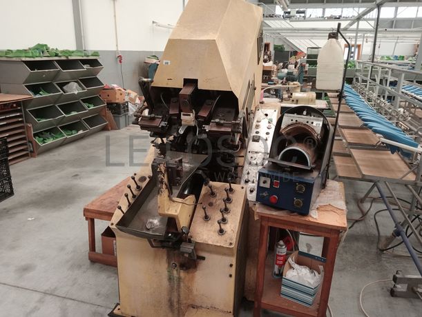 Máquina de montar bicos