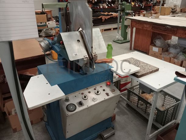 Máquina de vergar gáspeas