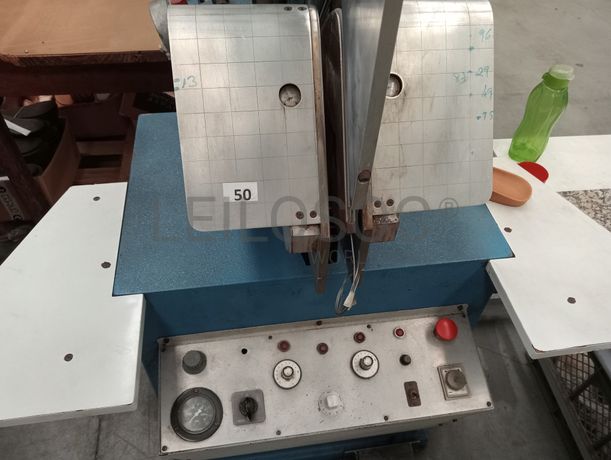 Máquina de vergar gáspeas