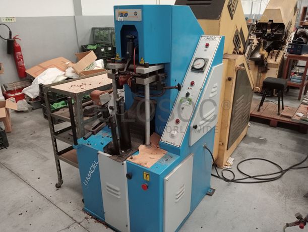 Máquina de fechar calcanheiras