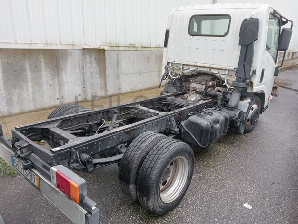 Isuzu NLR85 · Ano 2009