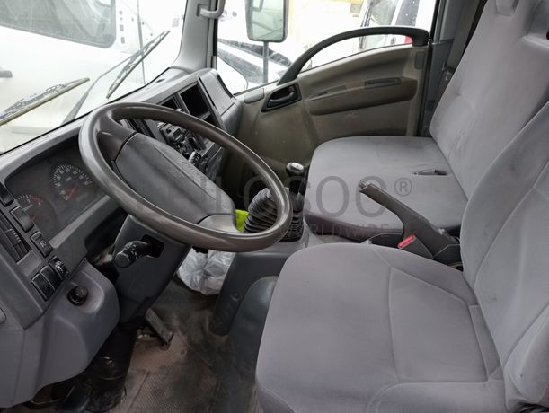 Isuzu NLR85 · Ano 2009