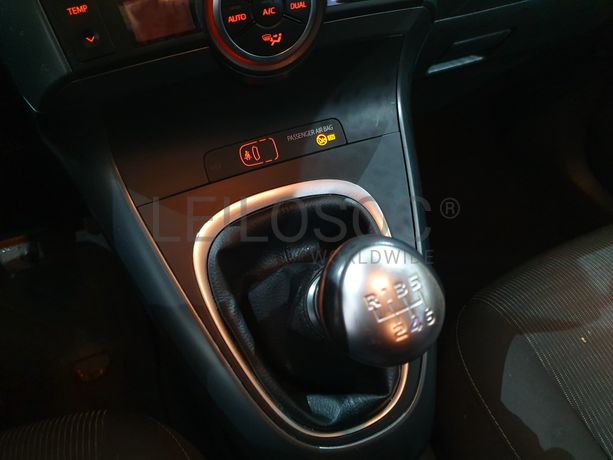 Toyota Verso · Ano 2014 · 7 Lugares