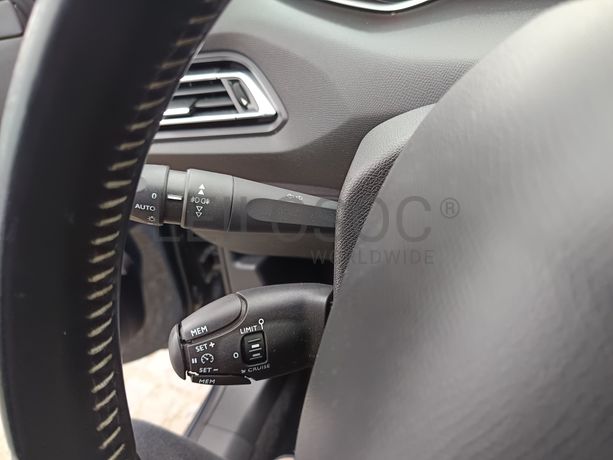 Peugeot 308 · Ano 2016