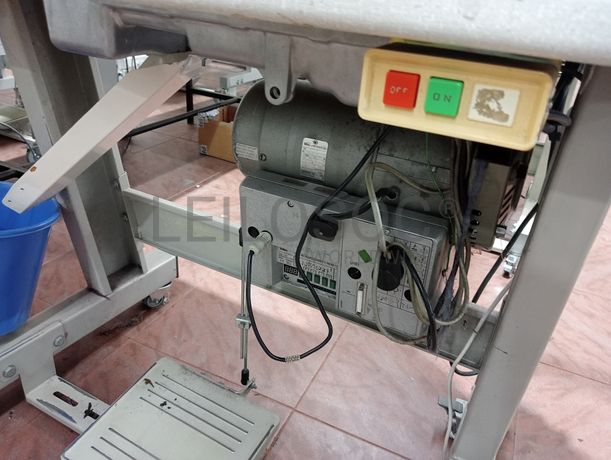 Máquinas de Ponto Corrido e de Pregar Botões