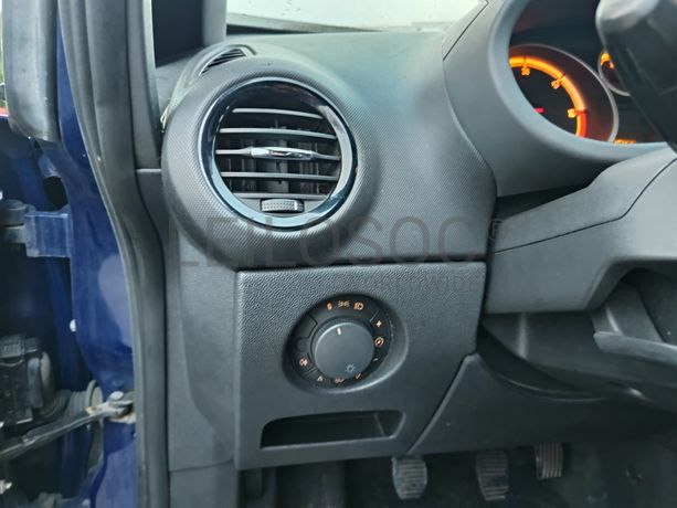 Opel Corsa · Ano 2009