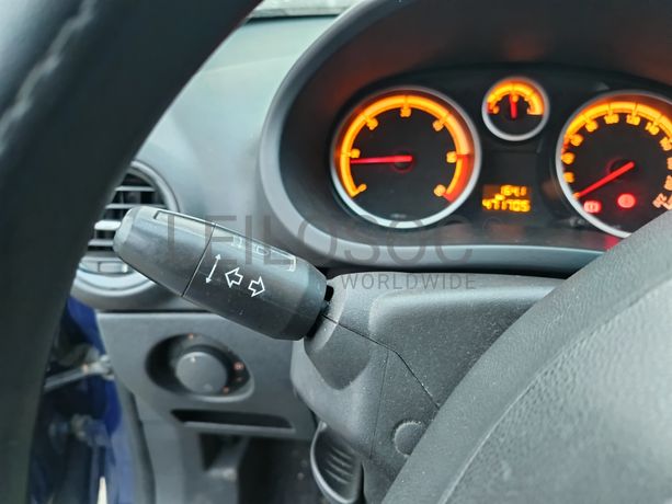 Opel Corsa · Ano 2009