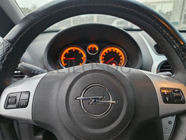 Opel Corsa · Ano 2009