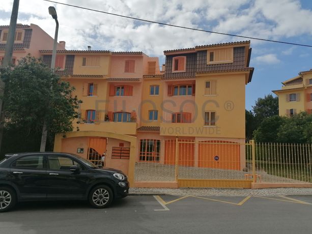 Apartamento T2 em Condomínio Fechado · Estoril