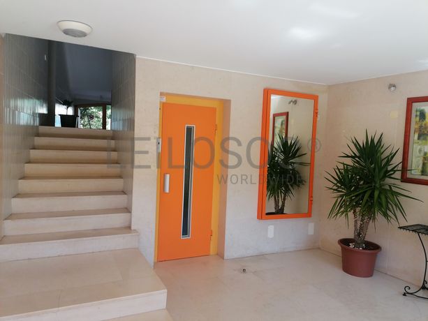 Apartamento T2 em Condomínio · Estoril