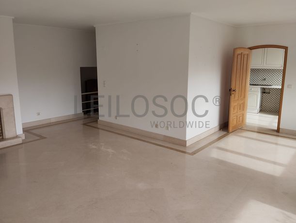 Apartamento T2 em Condomínio · Estoril