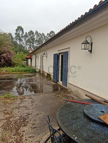 Moradia V5 e Estacionamento · Oliveira de Azeméis