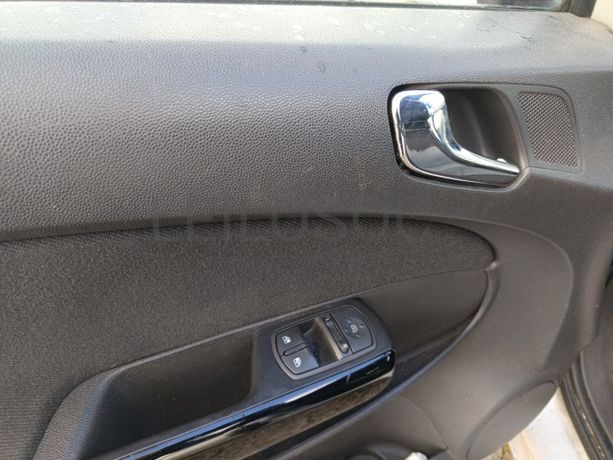 Opel Corsa · Ano 2010