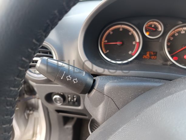 Opel Corsa · Ano 2010