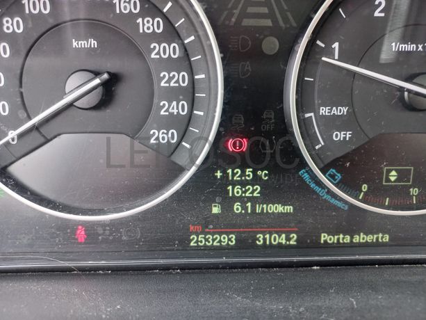 BMW 318D · Ano 2012