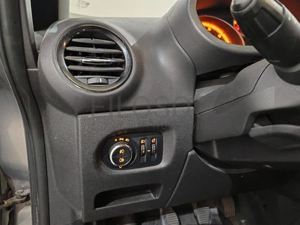 Opel Corsa · Ano 2012