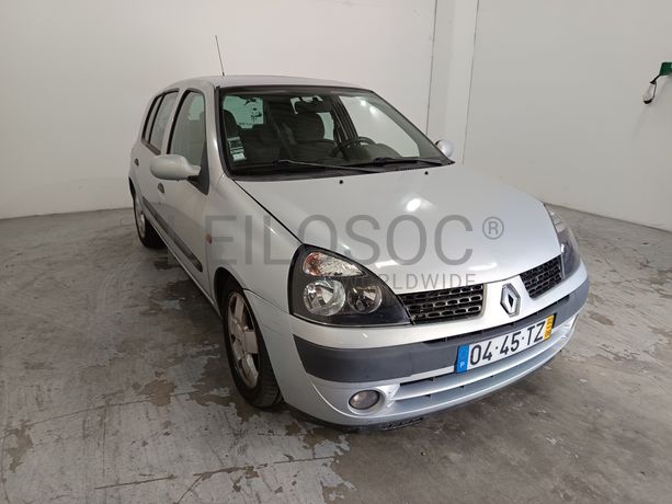 Renault Clio · Ano 2002